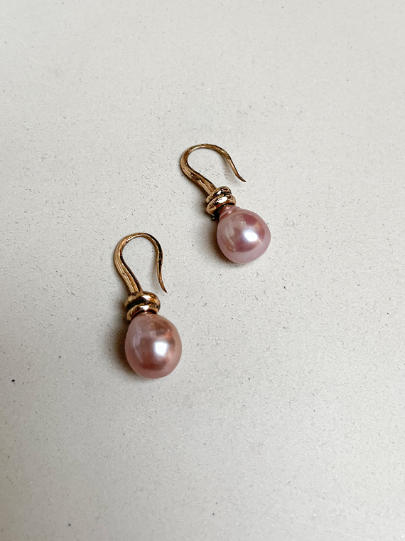 handmade pearl earrings parel van Karel rens de boer Tahiti pearls pink Edison pearl