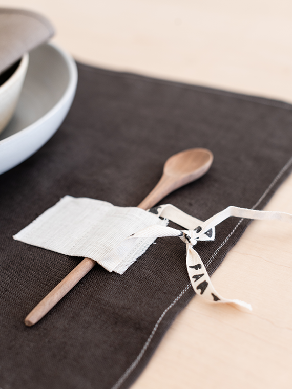 wooden spoon linen placemat linen tableware fant shop online placemat soul cafe noir detail
