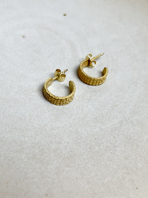 handmade earrings Nolda Vrielink amsterdam jewellery golden earrings mini hoops 3