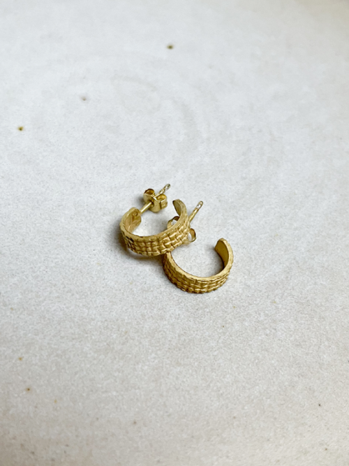 handmade earrings Nolda Vrielink amsterdam jewellery golden earrings mini hoops 2