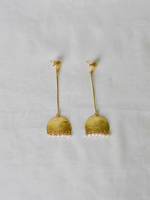 Nilo après ski shop online golden handmade earrings packshot