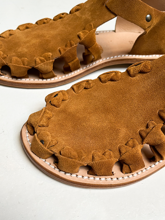 serge squirrel camel sandle handmade in france la botte Gardiane detail