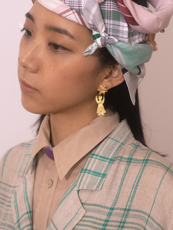 handmade earrings tete de soleil earrings après ski Rosetta collection model detail