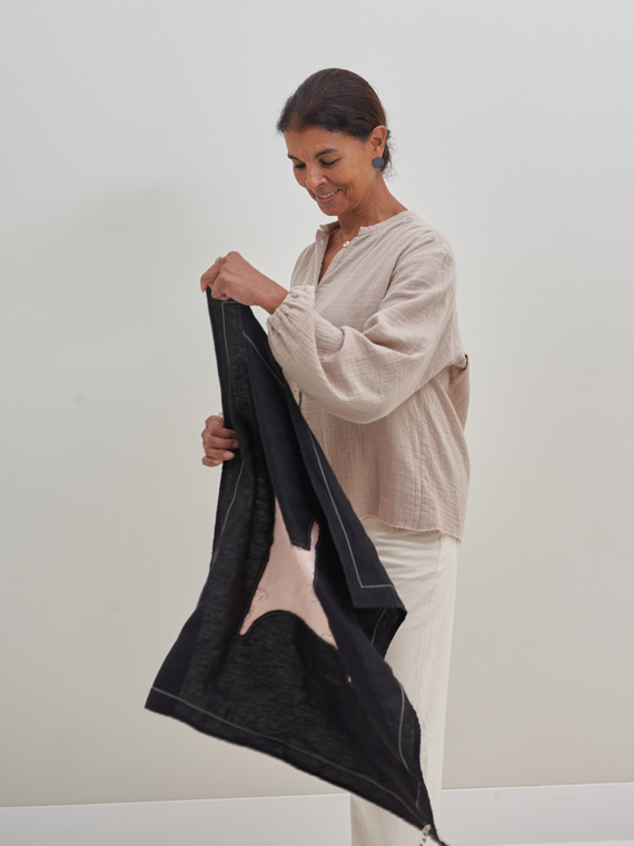 linen mini scarf fant shop online scarf embrace Belgian linen black front