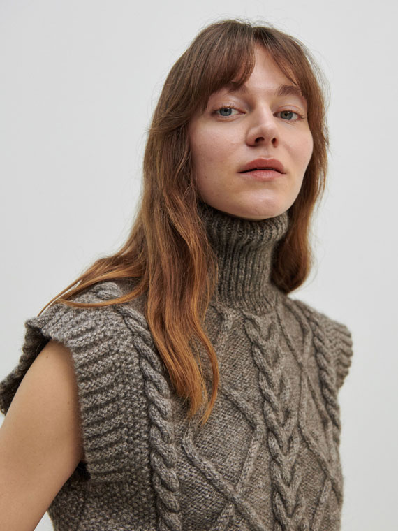 skall shop online magda vest light brown danish wool hand-knitted detail neck