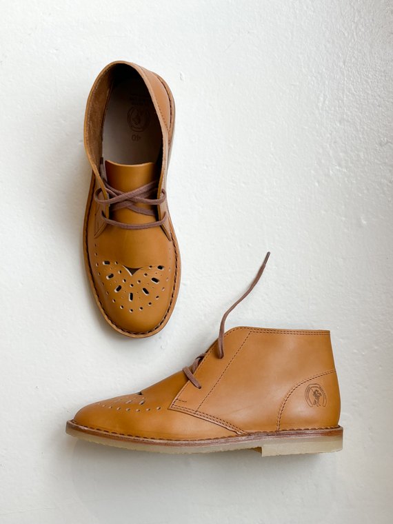 handmade leather boots la botte gardiane desert boots naturel cover