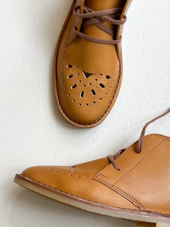 handmade leather boots la botte gardiane desert boots naturel detail front