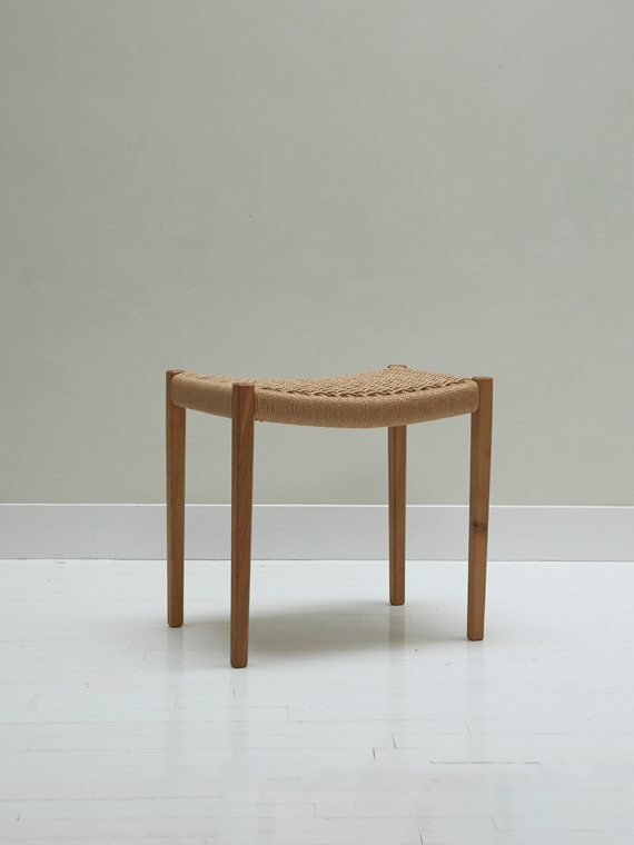 handmade stool oak stool oak furniture atelier mooijen handmade furniture front