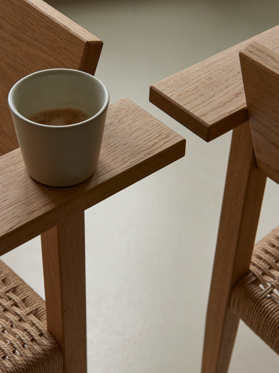 handmade lounge chair oak furniture atelier mooijen handmade furniture detail 2