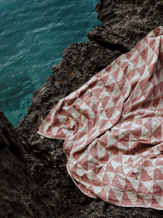 Puglia Beach Towel / Plaid Nimu Roma Linen Beach Towels Linen Towels open house detail