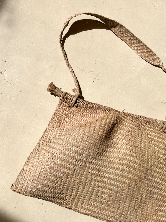 paptu purse by kraho incausa handmade purse handmade bag buriti fiber detail