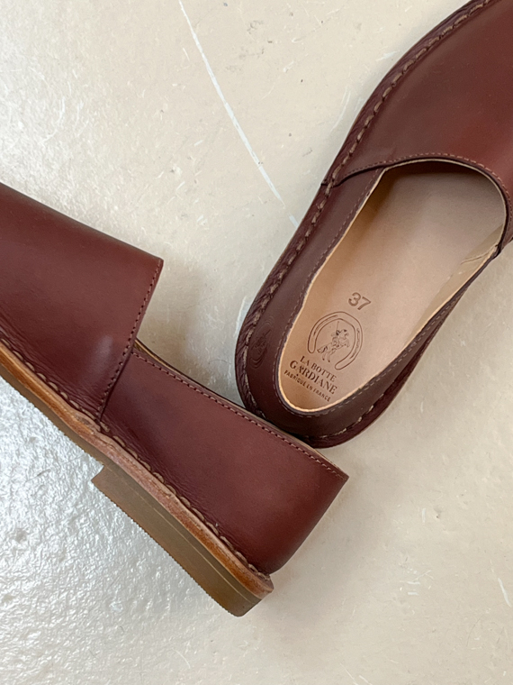 la botte gardiane maurice slipper marron custom sukha handmade shoes camargue france detail