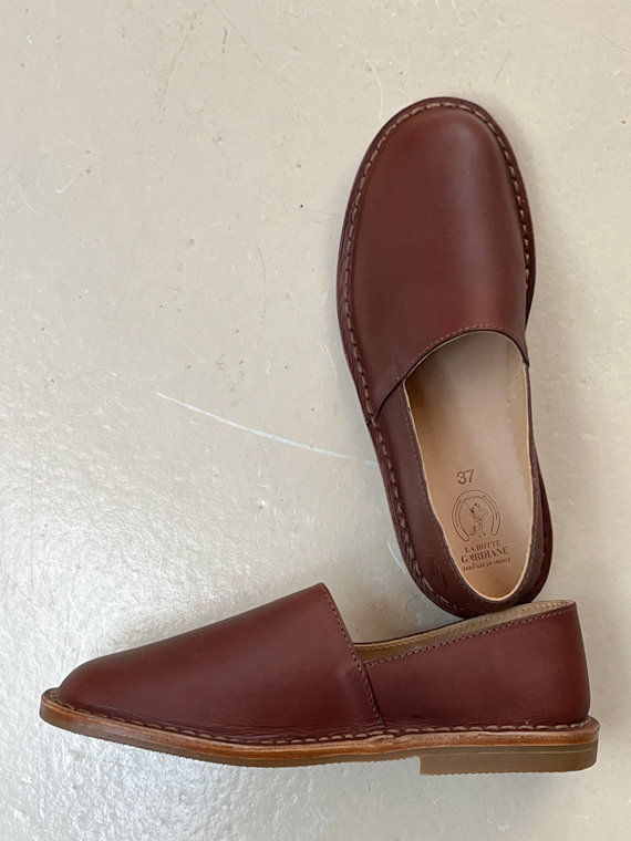 la botte gardiane maurice slipper marron custom sukha handmade shoes camargue france packshot