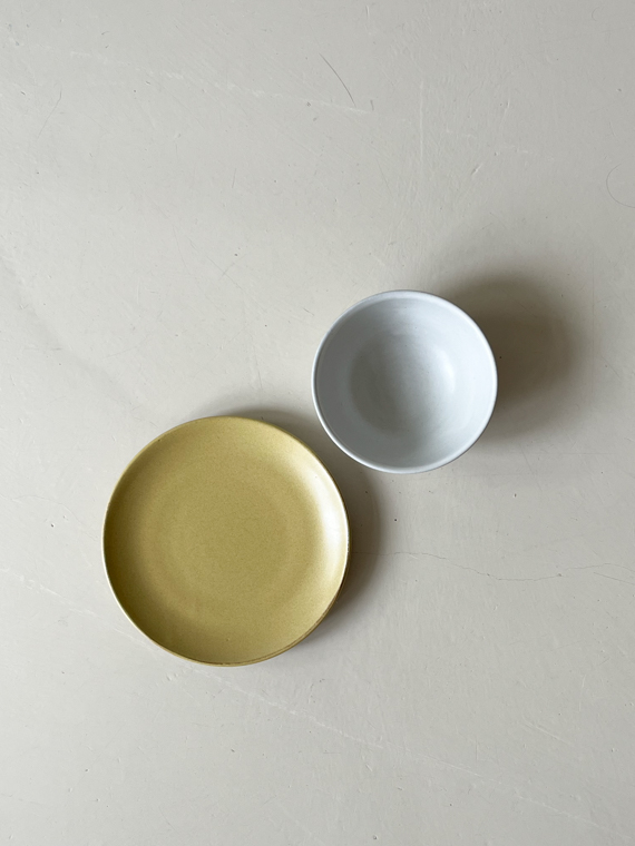 sukha ceramics handmade ceramics fairtrade ceramics shop online olive breakfast plate cover