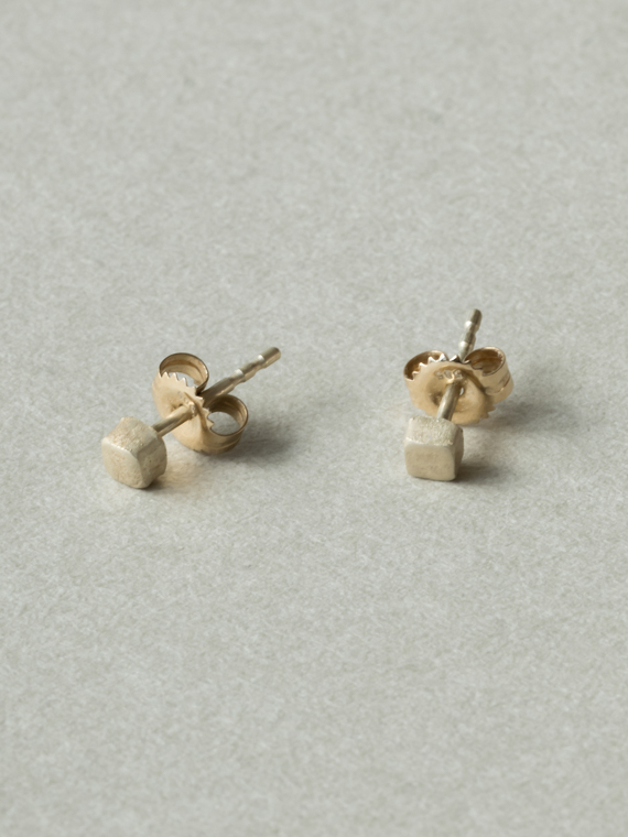 square dot earrings nolda vrielink jewelry handmade in amsterdam gold
