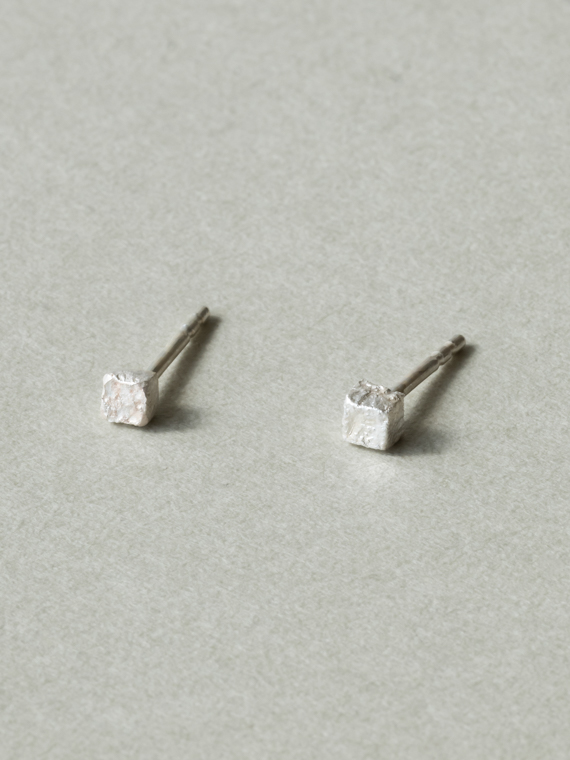 Nolda Vrielink jewelry square dot earrings silver handmade jewelry no pin