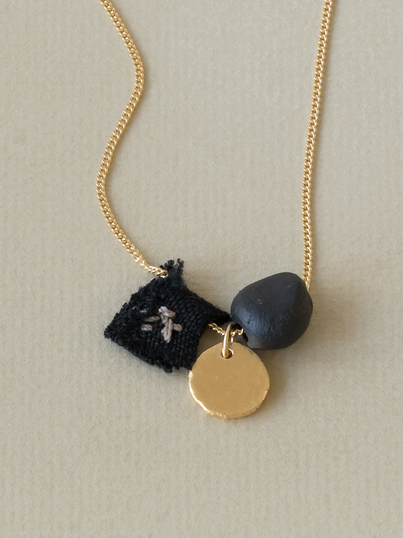 necklace moon gold pebble textile handmade jewellery fant necklace Martine viergever small detail