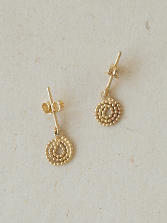 spiral ear studs gold nolda vrielink handmade jewelry amsterdam