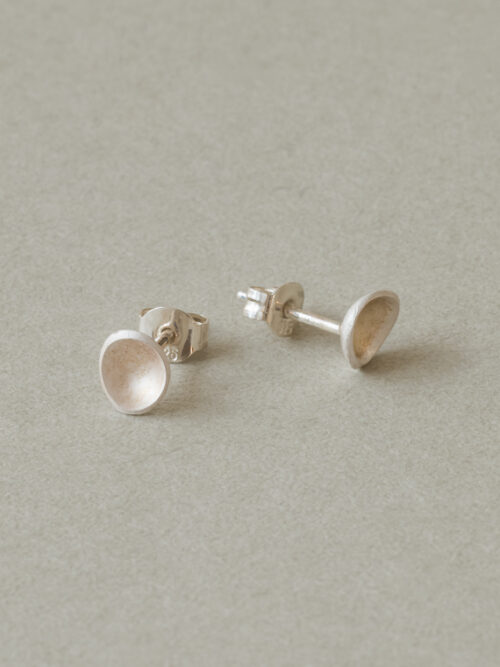 spoon ear studs earrings nolda vrielink handmade jewellery amsterdam silver overview detail