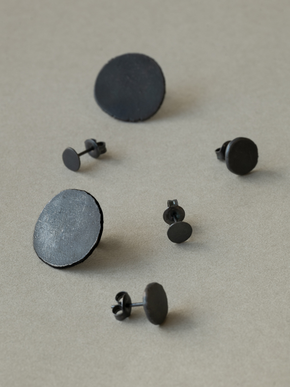 moon earrings fant martine viergever jewellery handmade Rotterdam silver oxidized 3 sizes