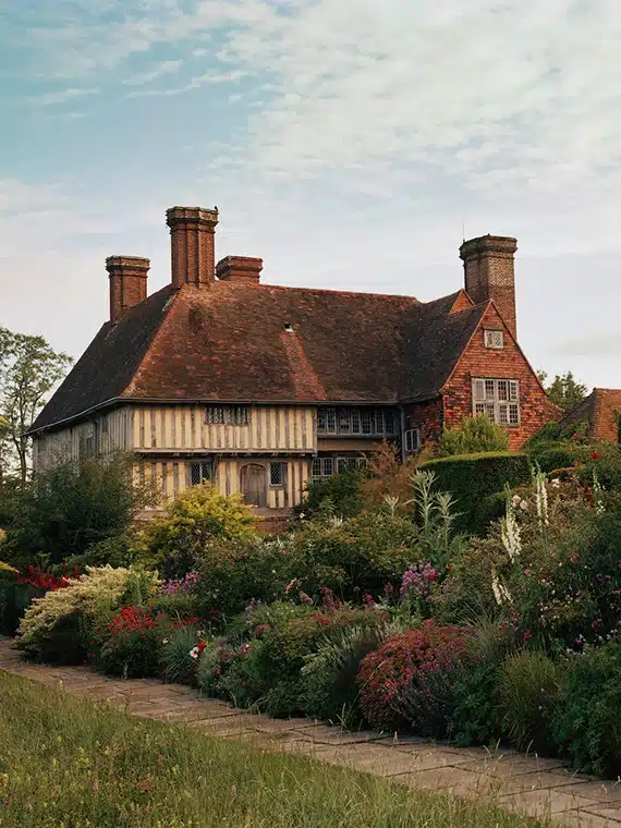 the avant gardens gestalten book page