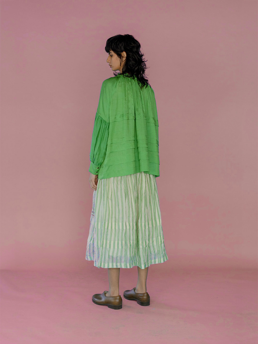 runaway bicycle Astrid blouse shamrock green pleated blouse close back
