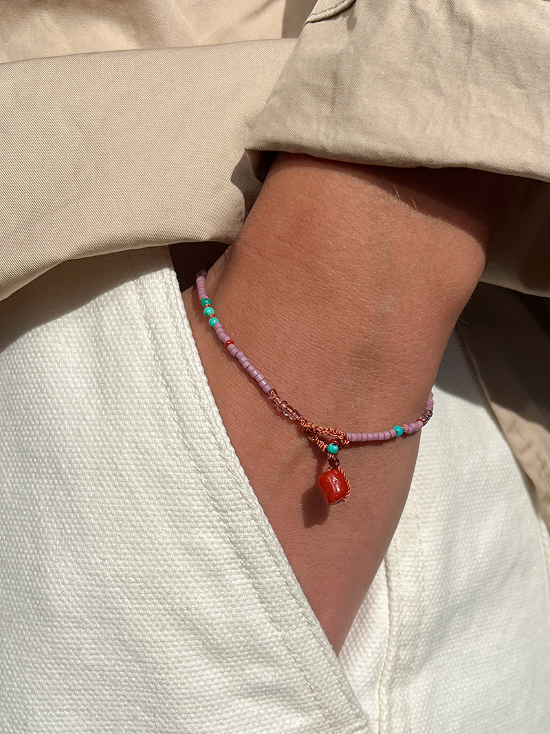 Hand-knotted bracelet vintage glass beads vintage blood coral bead closure model