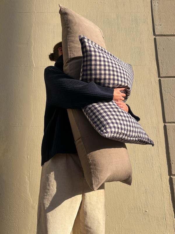 linge particulier blue tartan cushion linen cushion French linen fabric close