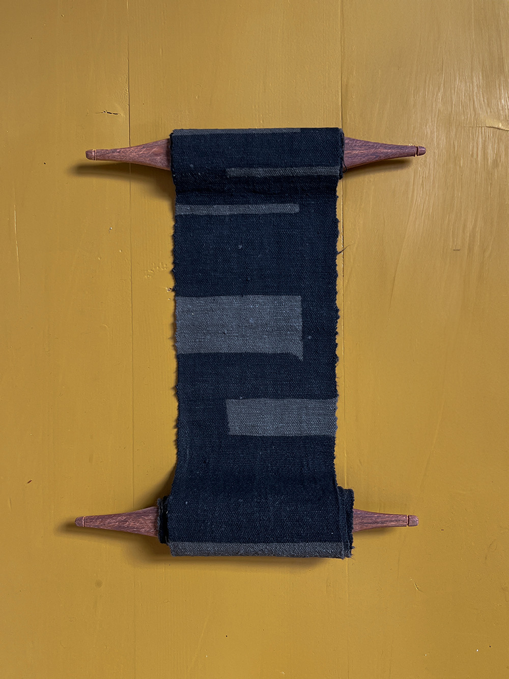 vibration totem aaaa wallhanging black grey