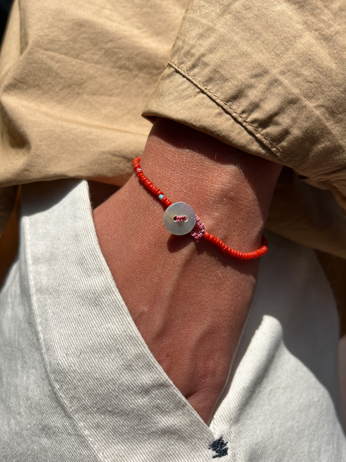 hand knot jewellery beads bracelet scarlet glass beads red bracelet model back
