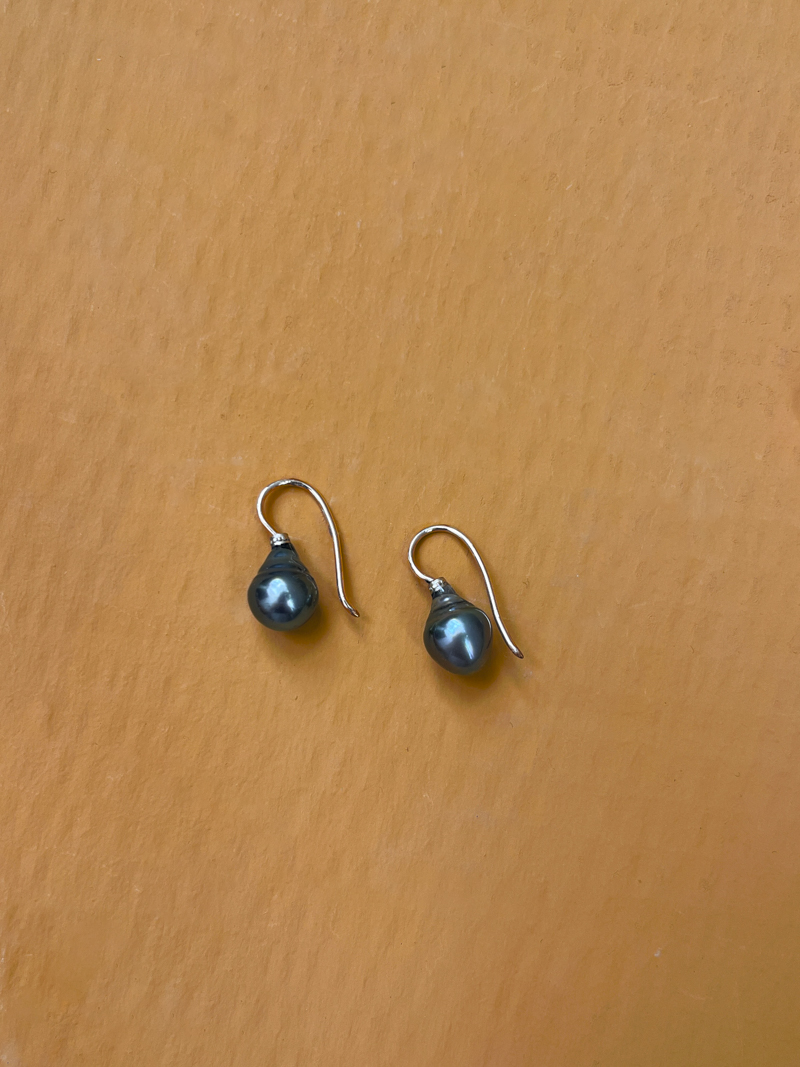 Tahiti pearl earrings grey Tahiti pearl parel van Karel