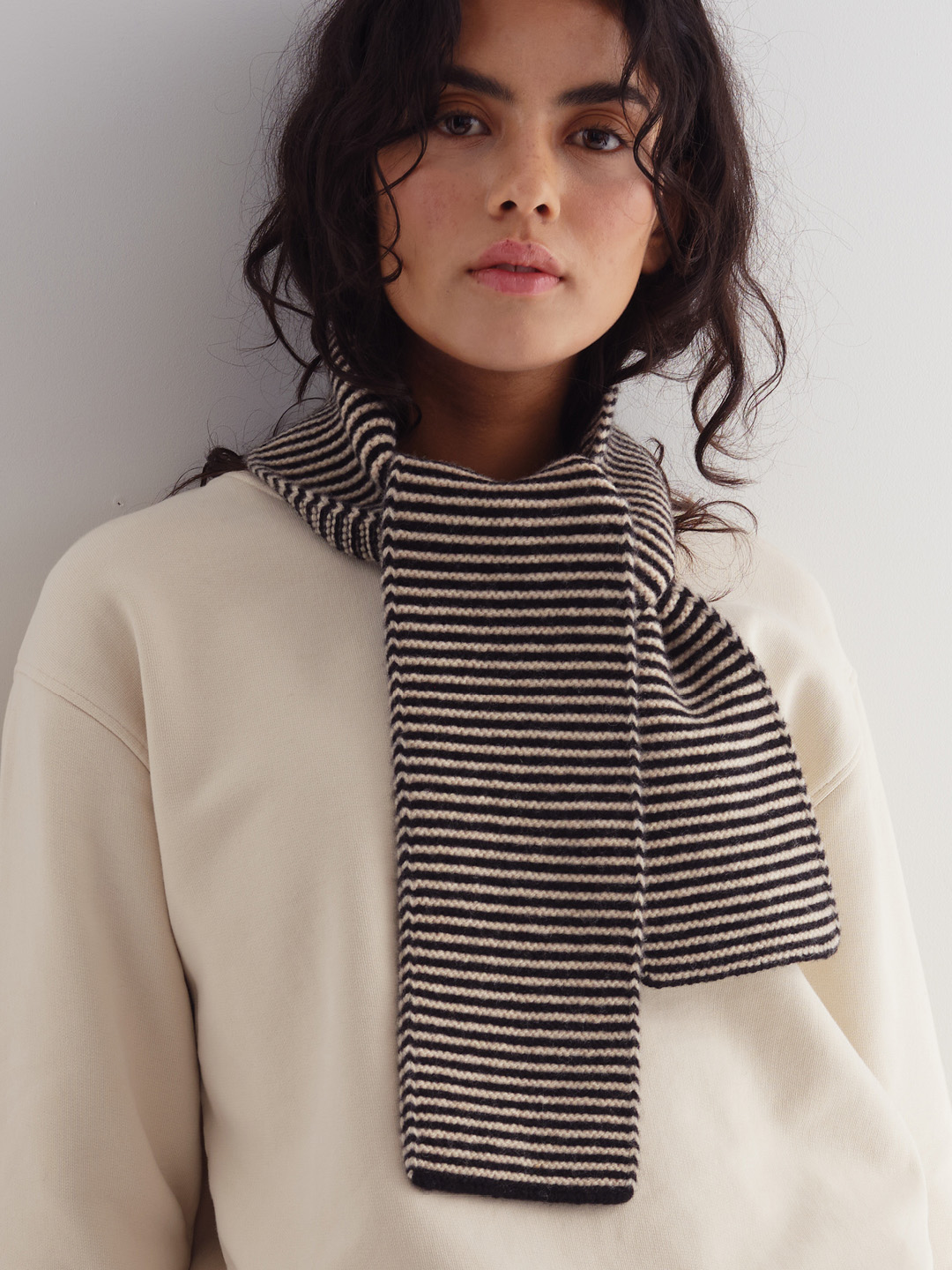 SMALL THIN STRIPE GARTER STITCH SCARF BLACK & MOSS jo gordon knitwear model