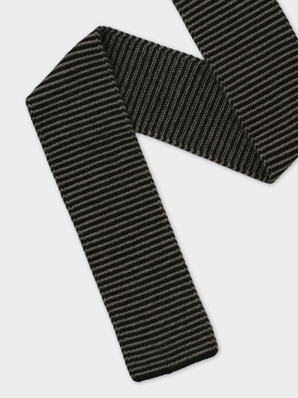 SMALL THIN STRIPE GARTER STITCH SCARF BLACK & MOSS jo gordon knitwear detail color