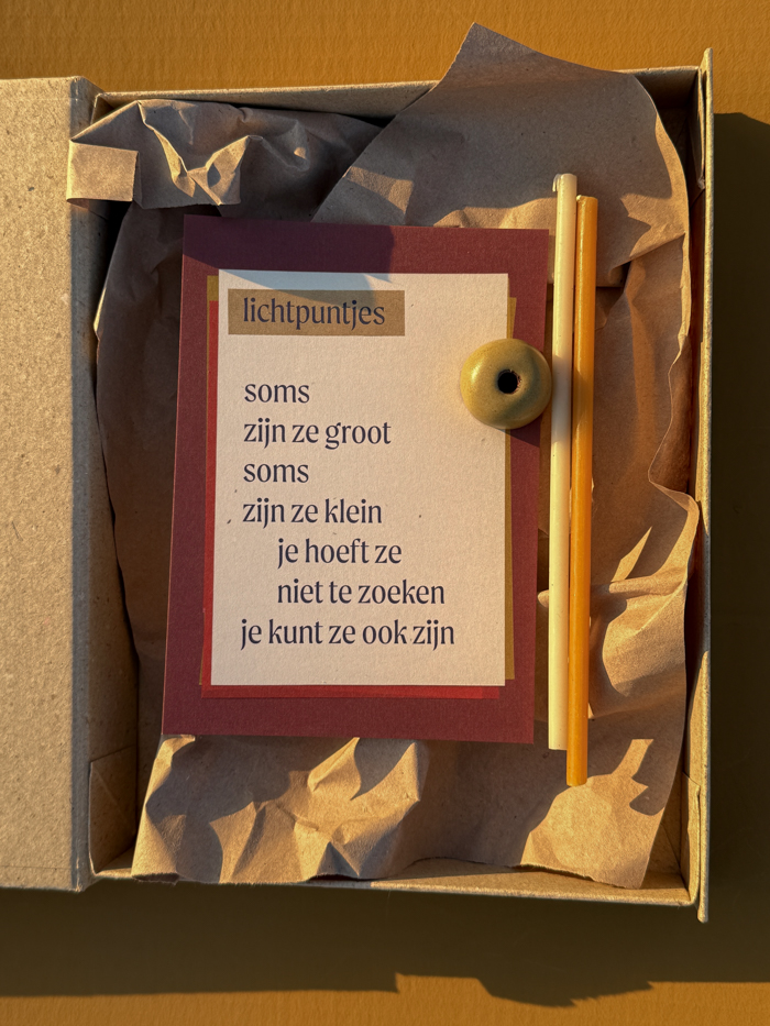 little box of light lichtpuntjes gift box poem postcards dutch poem sukha olive open