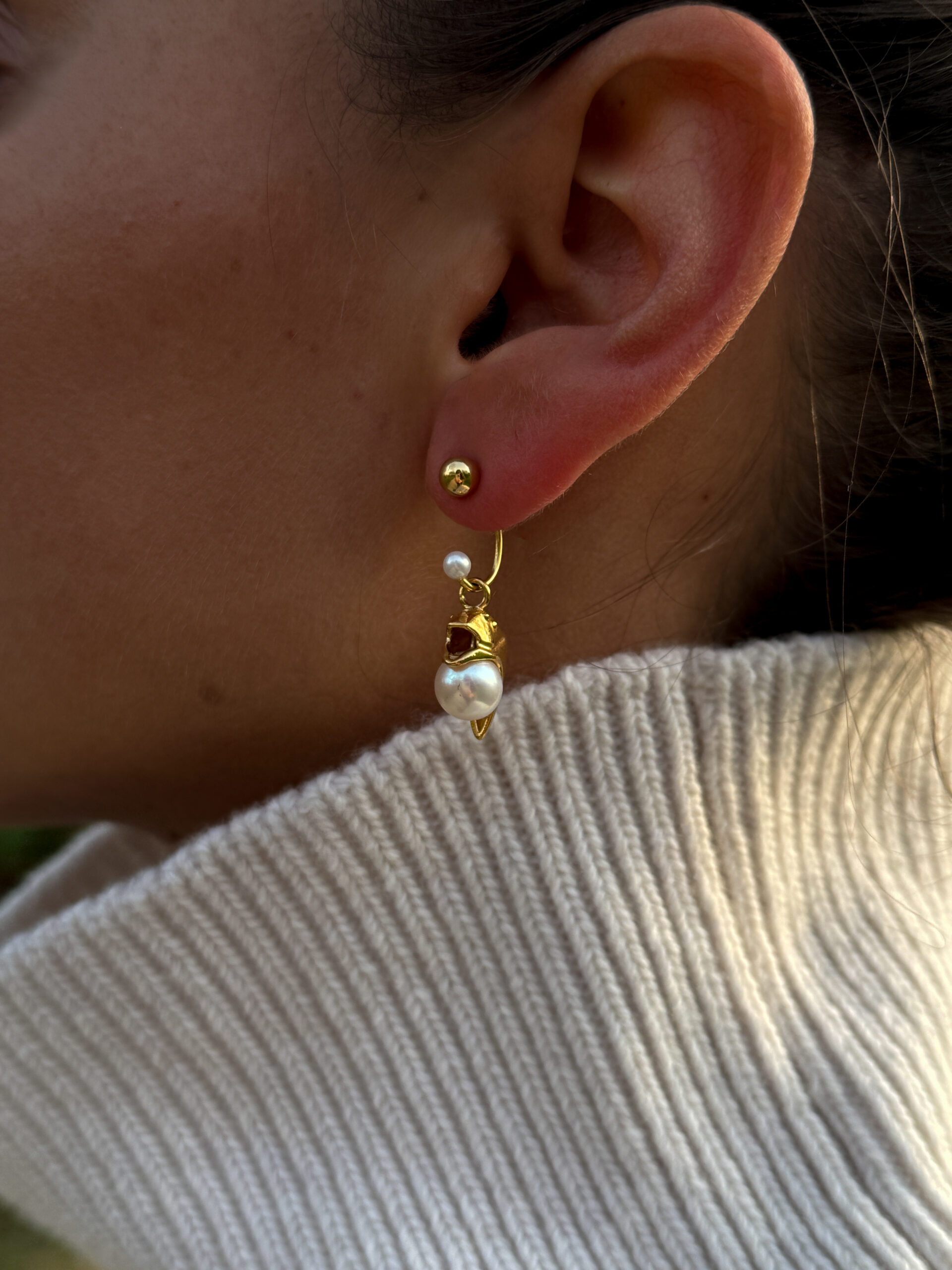 nakal earring small liesch pearl gold-plated amsterdam handmade jewelry cover