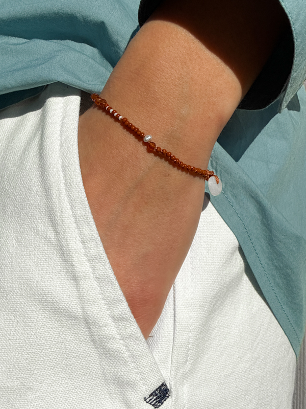 handknot jewellery handmade jewellery amsterdam fairtrade jewellery bien x kem amber model