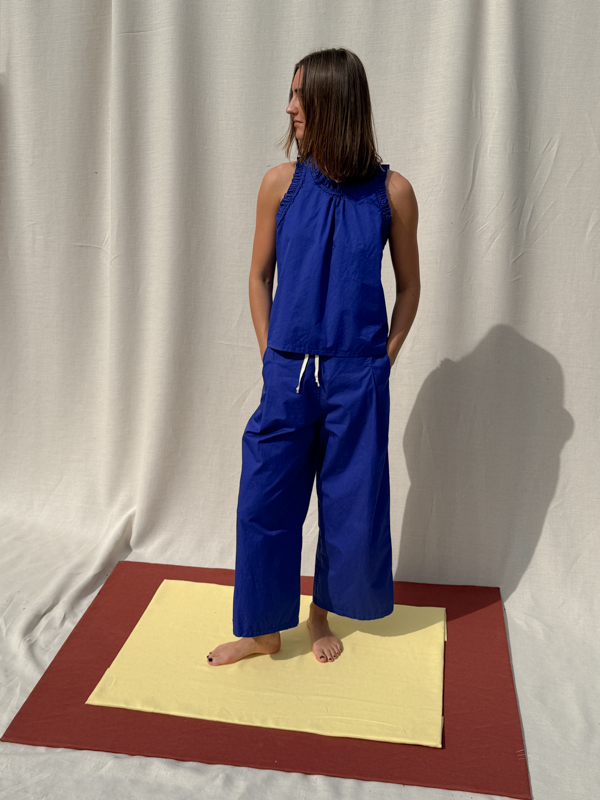 pippa pants fant shop online canvas deadstock cotton azure organic cotton The Netherlands model front Total look