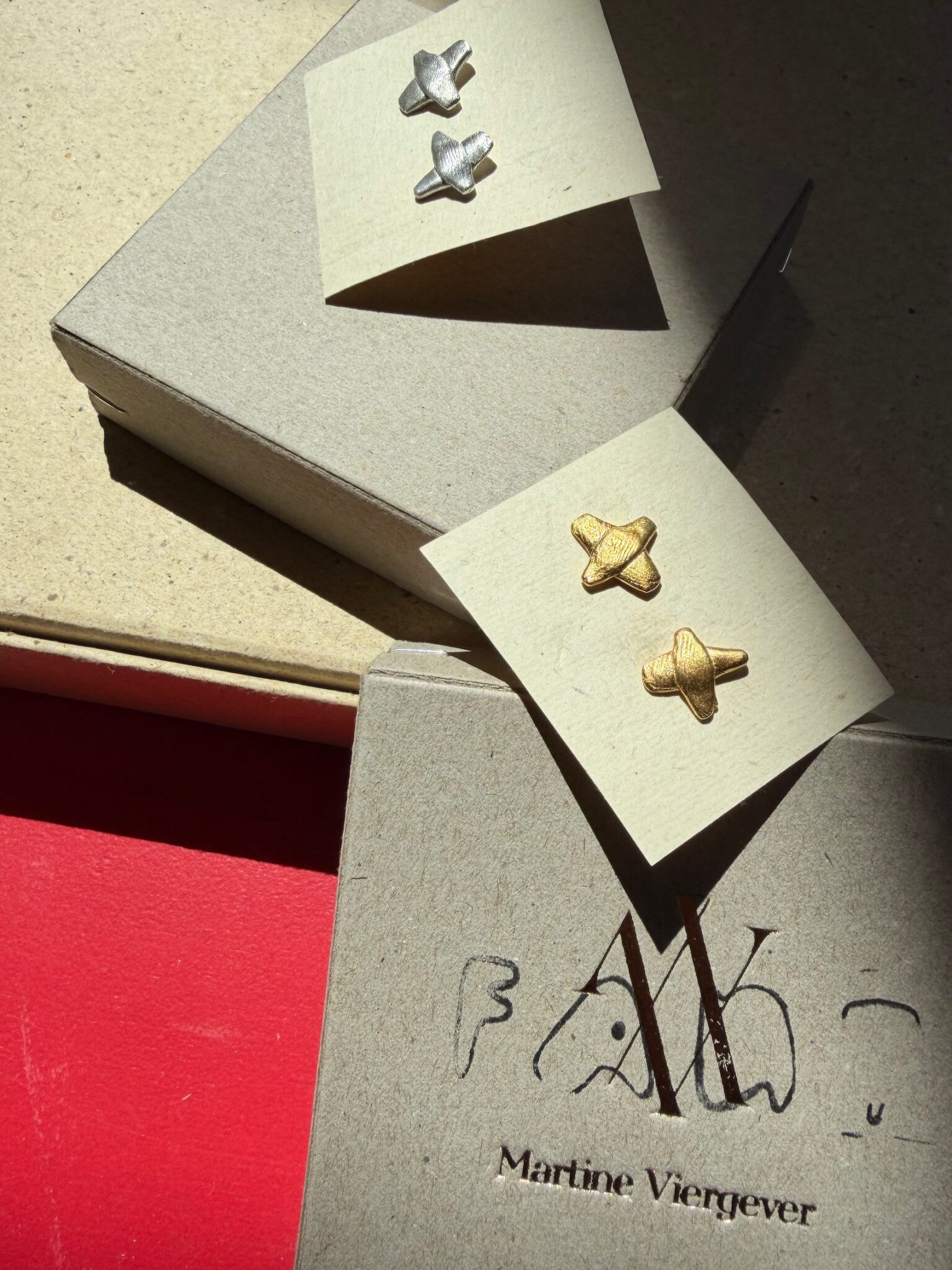 earring kiss recycled silver and 14K gold-plated by FANT the netherlands collaboration Martine Viergever together