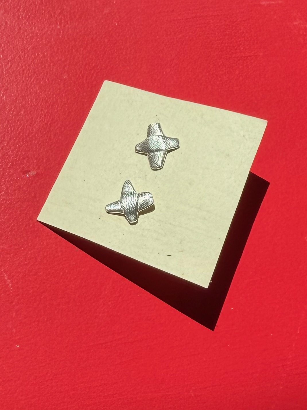 earring kiss recycled silver by FANT the netherlands collaboration Martine Viergever