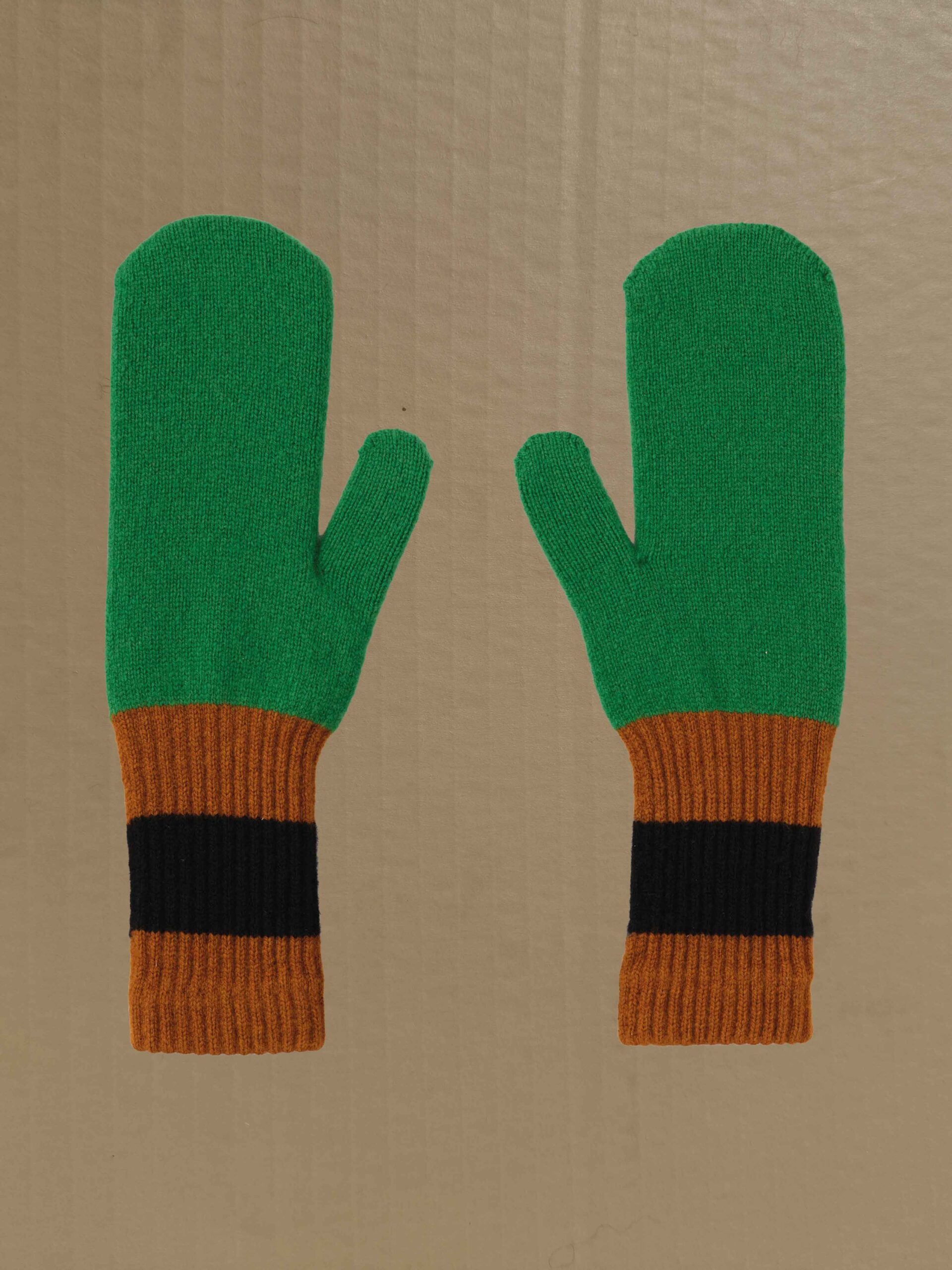 mittens pagoda gloves Scottish spun lambswool knitted Leicestershire England product