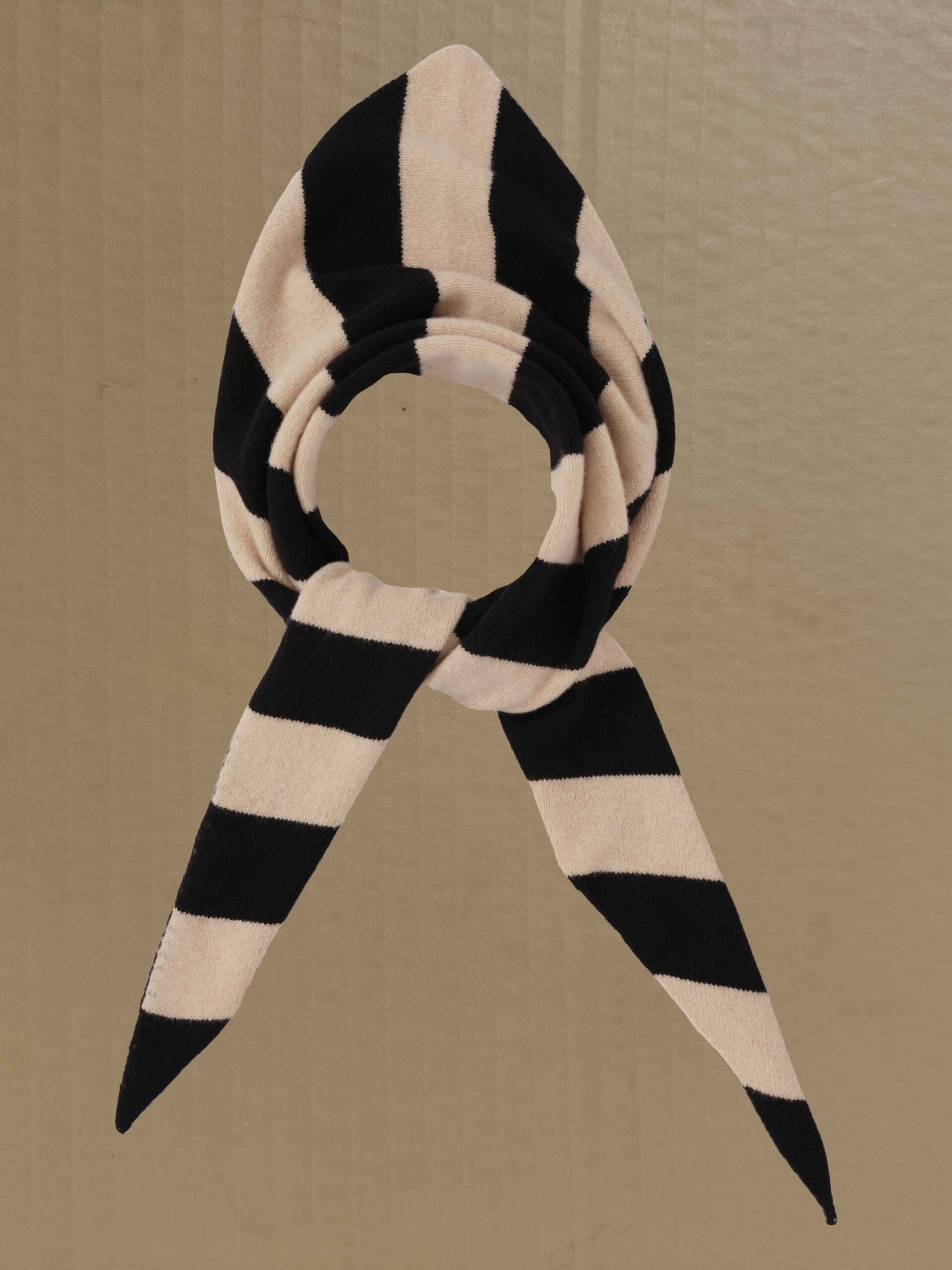 large stripe triangl stripe bleack & oatmeal scarf Scottish spun lambswool knitted Leicestershire England product