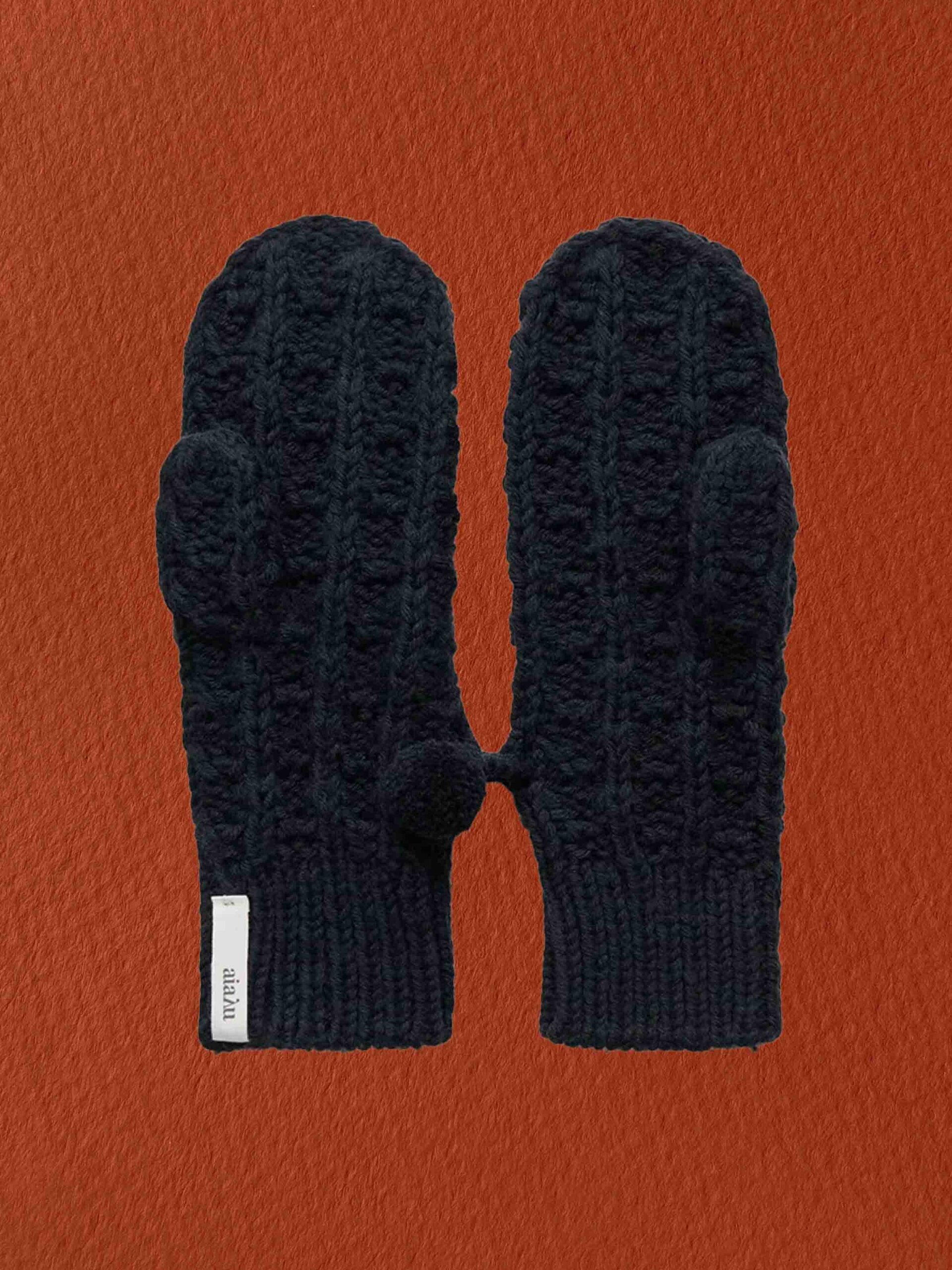 oponi mittens highland wool gloves aiayu denmark bolivia made black navy packshot